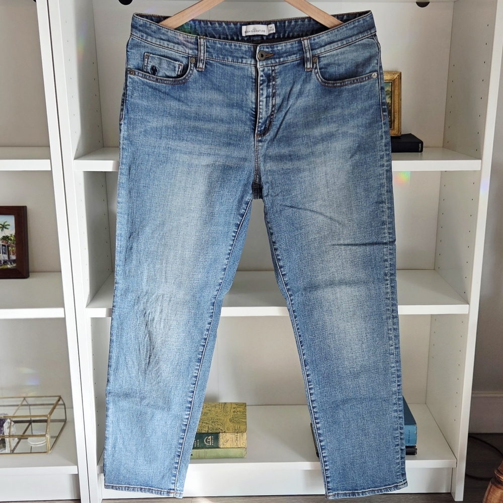 L.L. Bean Signature Medium Wash Straight Leg Jeans Womens Size 10 Petite